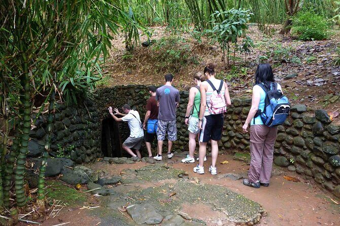 5-Day Best of Southern Vietnam: Cu Chi Tunnels & Mekong Delta - Saigon highlights: Independence Palace and War Remnants Museum