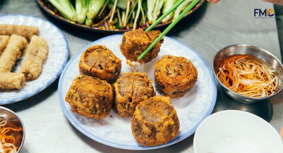Can Tho: Walking street food tour designed by local chef - Entering the Night at 6:00 pm: Pickup and the First Bite Setup