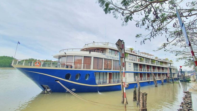 From HCM: Mekong Delta Can Tho Floating Market 2-Day Tour - Vinh Trang Pagoda Meets Ben Tre’s Coconut-Candy Workshop