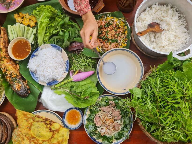 Ho Chi Minh City: Mekong Delta Day Trip with Lunch & Drinks - Basa fish farming and coconut production: small stops that make the food make sense