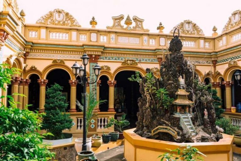 Ho Chi Minh Daily Tour: Full Day Mekong Delta (Private tour) - Getting Started: Hotel Pickup and the Vinh Trang Pagoda Stop