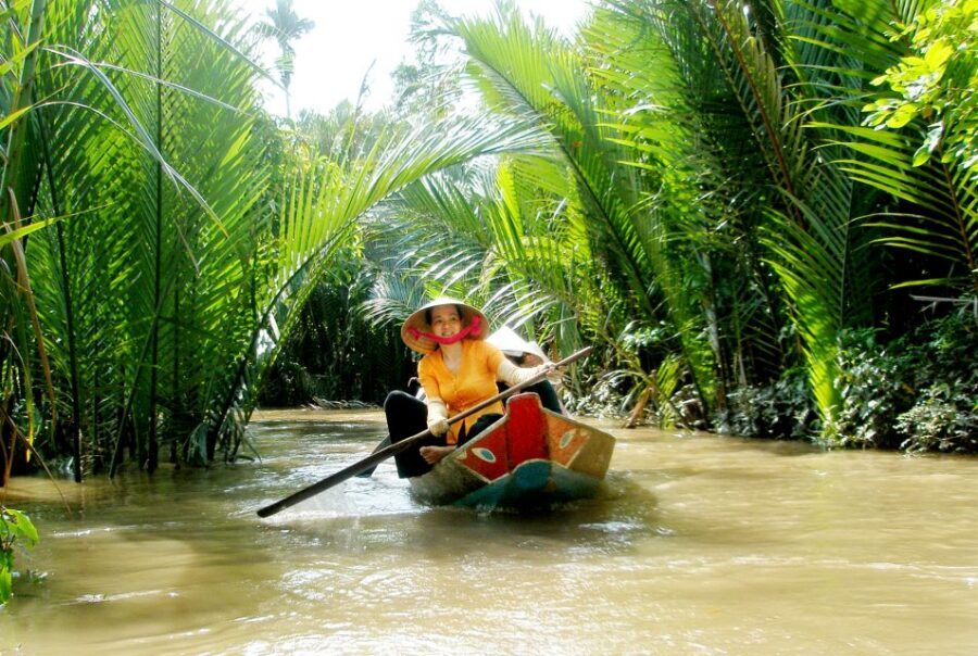 Ho Chi Minh: Full-Day Cu Chi Tunnels and Mekong Delta Tour - Entering Củ Chi: tunnels, photos, and the part you can’t rush